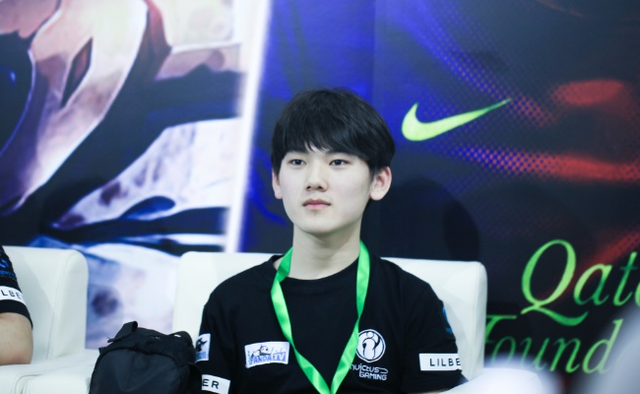 faker 两次放出了他的终极技能！ Bdd ， Fox ，龙， Cuzz ， Monkey ， KT Rolster 回来了，扳回了一局。