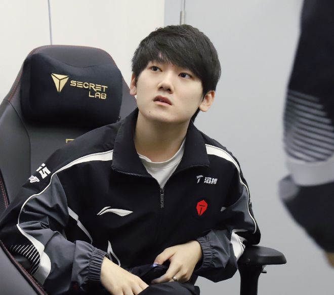 JD Gaming 战胜 Team WE ， Invictus Gaming 在 LPL Split 2 2025 中战胜 ThunderTalk Gaming